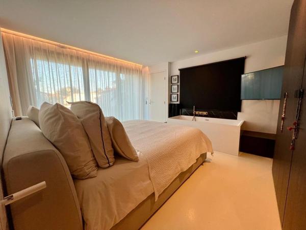 APPARTEMENT À VENDRE 4 CHAMBRES - 7 PIECES - SAINT MARTIN DE RE