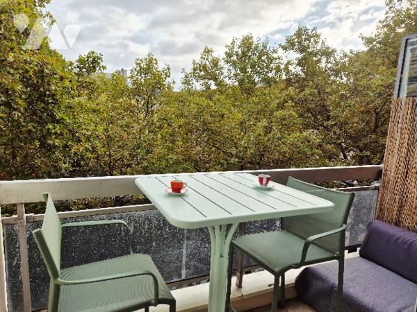 63 quai de Valmy-PARIS 75010, studio de 26,46m² au 4ème avec terrasse de 4m² vue canal Saint-Martin.