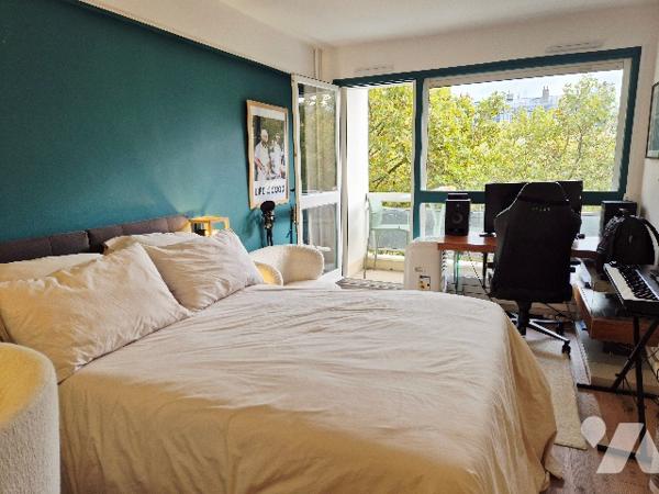 63 quai de Valmy-PARIS 75010, studio de 26,46m² au 4ème avec terrasse de 4m² vue canal Saint-Martin.