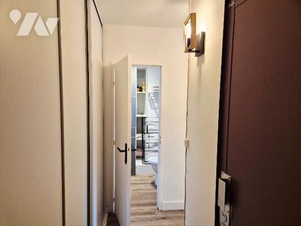 63 quai de Valmy-PARIS 75010, studio de 26,46m² au 4ème avec terrasse de 4m² vue canal Saint-Martin.