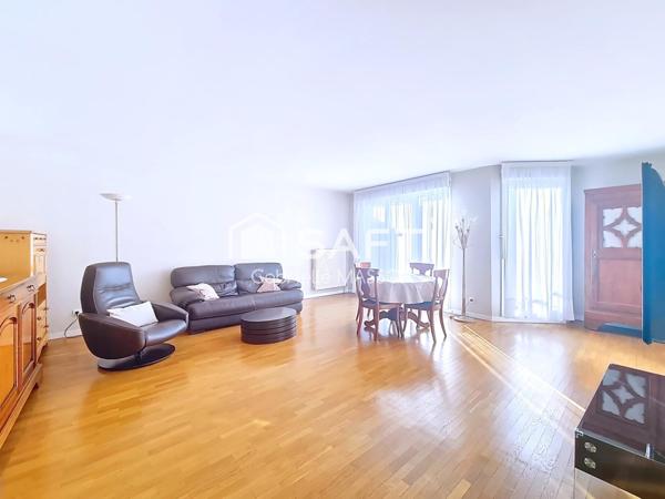 Rue DANTON - Bel appartement avec 2 balcons et double parking