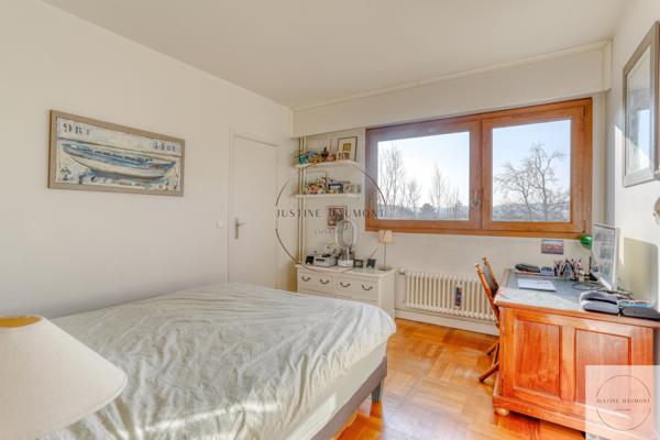 Garches (92380) Appartement 3/4 chambres, séjour spacieux orienté Sud, au calme avec vue dégagée, grand balcon – DPE D