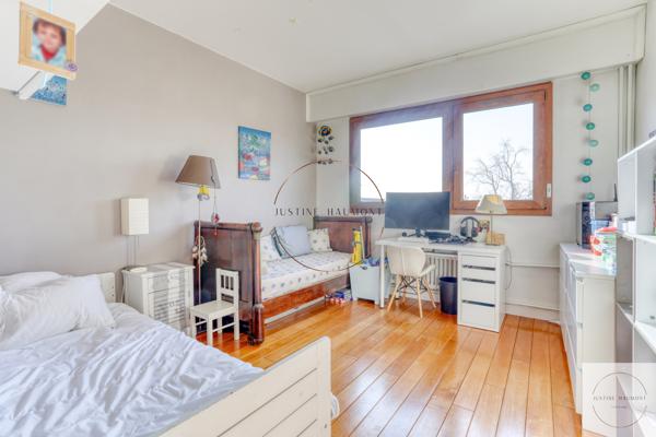 Garches (92380) Appartement 3/4 chambres, séjour spacieux orienté Sud, au calme avec vue dégagée, grand balcon – DPE D