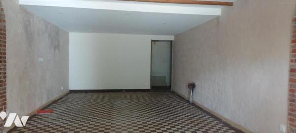 A 1km environ de la plage