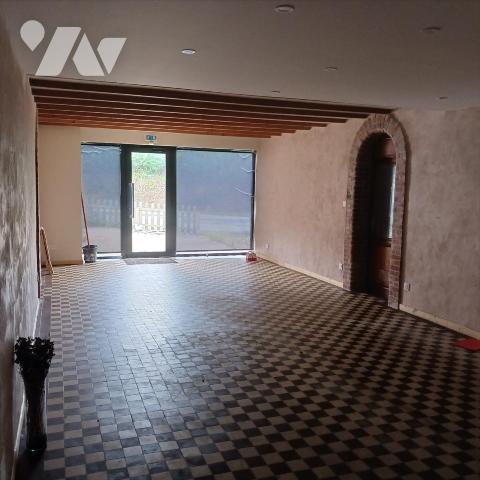 A 1km environ de la plage