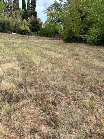 Terrain de 1 500 m²