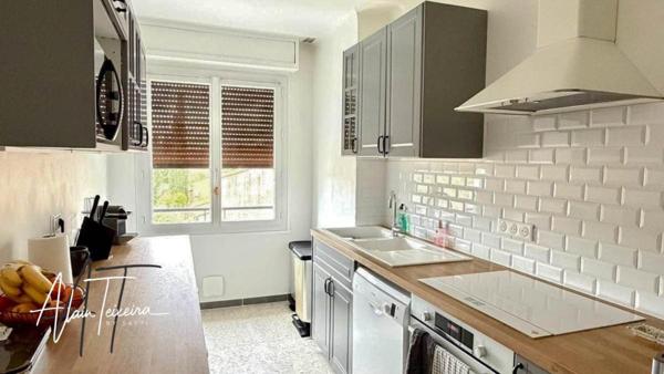 Arcs-sur-Argens, commerces et gare T.G.V a pied