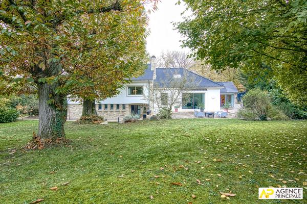 Le Chesnay Rocquencourt - Maison 9 pièces 364 m² au sol sur parcelle de 2000 m² €1 990 000 ** - Référence 25341
