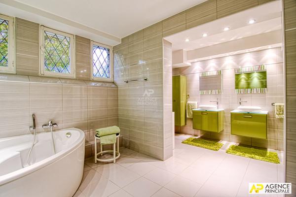 Le Chesnay Rocquencourt - Maison 9 pièces 364 m² au sol sur parcelle de 2000 m² €1 990 000 ** - Référence 25341