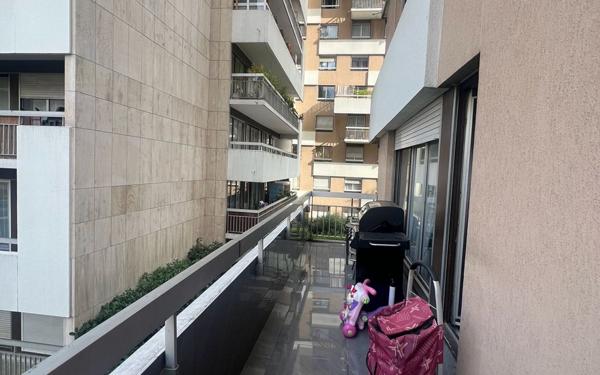 Appartement à vendre    3 pièces • 72,46 m2 Paris 19