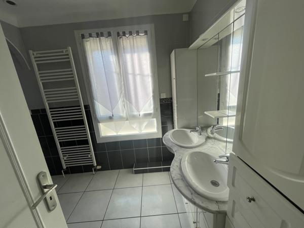 Poitiers (86000) 2 MAISONS EN 1 AVEC JARDIN COUR ET GRANDE TERRASSE !