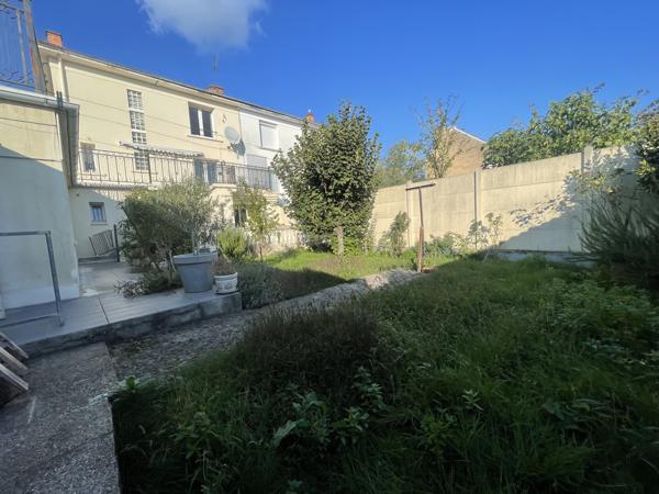 Poitiers (86000) 2 MAISONS EN 1 AVEC JARDIN COUR ET GRANDE TERRASSE !