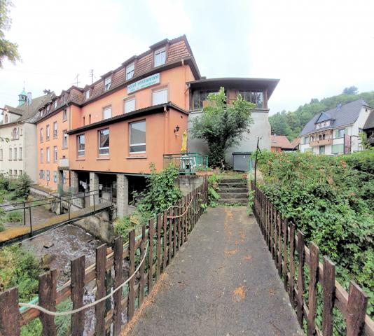 Soultzeren (68140) Immeuble 700 m² habitables sur 11,73 ares, idéalement situé.