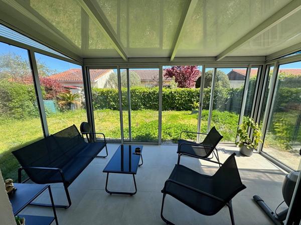 Proche centre de Bassens, au calme d'une impasse en lotissement. Maison rénovée avec jardin, sans vis-à-vis