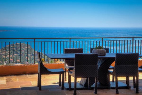 Théoule sur mer, magnifique villa pleine vue mer de 660m2