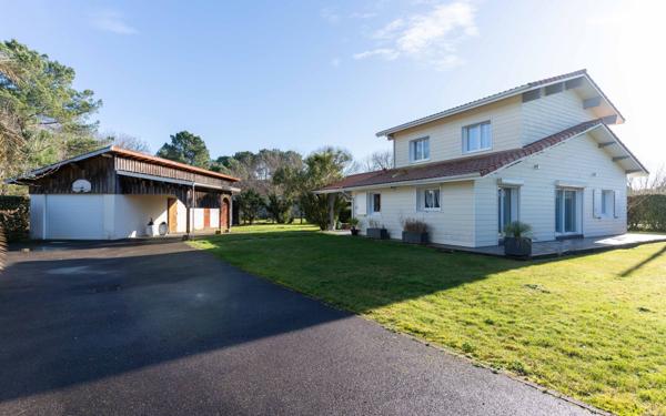 Maison à vendre    5 pièces •  Biscarrosse