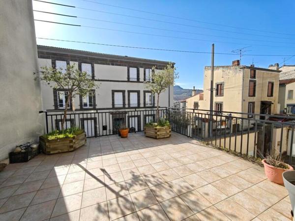 Maison de bourg avec terrasse et vue dégagée – Beaumont (63110)
