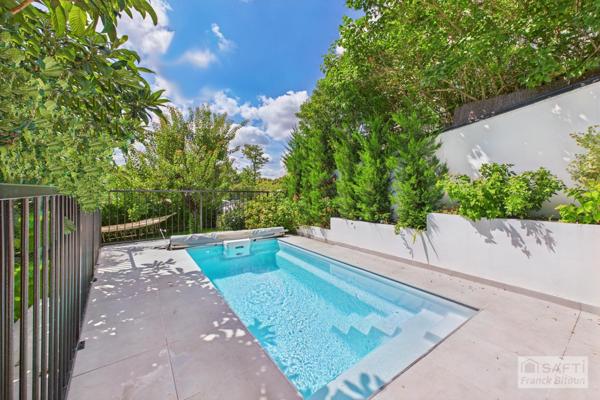 Parc de Bécon. Maison rénovée avec piscine, jardin et terrasse.