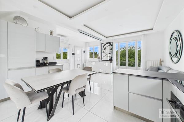 Parc de Bécon. Maison rénovée avec piscine, jardin et terrasse.