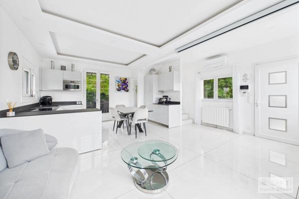 Parc de Bécon. Maison rénovée avec piscine, jardin et terrasse.