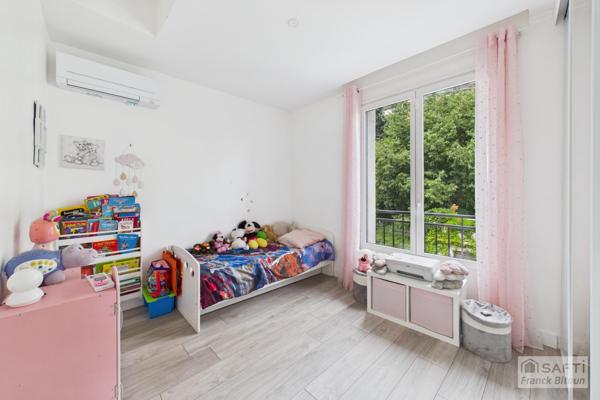 Parc de Bécon. Maison rénovée avec piscine, jardin et terrasse.