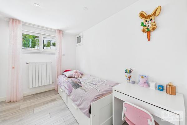 Parc de Bécon. Maison rénovée avec piscine, jardin et terrasse.