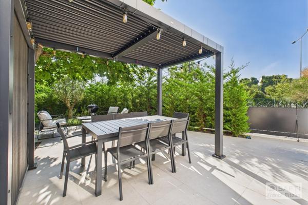 Parc de Bécon. Maison rénovée avec piscine, jardin et terrasse.