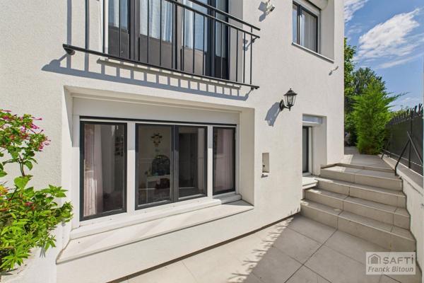 Parc de Bécon. Maison rénovée avec piscine, jardin et terrasse.