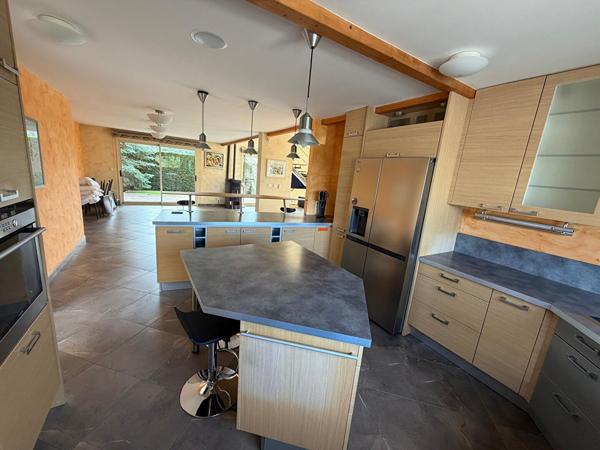 EXCLUSIVITE Villa de 215 m2 sur les hauteurs à 8 minutes du centre de Clermont-Ferrand , Durtol