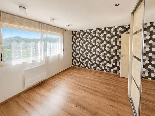 EXCLUSIVITE Villa de 215 m2 sur les hauteurs à 8 minutes du centre de Clermont-Ferrand , Durtol