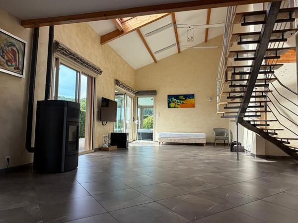 EXCLUSIVITE Villa de 215 m2 sur les hauteurs à 8 minutes du centre de Clermont-Ferrand , Durtol