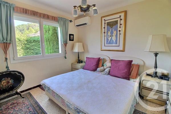 Maison à vendre  5 pièces - 132,99 m 2   CHATEAUNEUF GRASSE  - 06