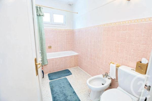 Maison à vendre  5 pièces - 132,99 m 2   CHATEAUNEUF GRASSE  - 06