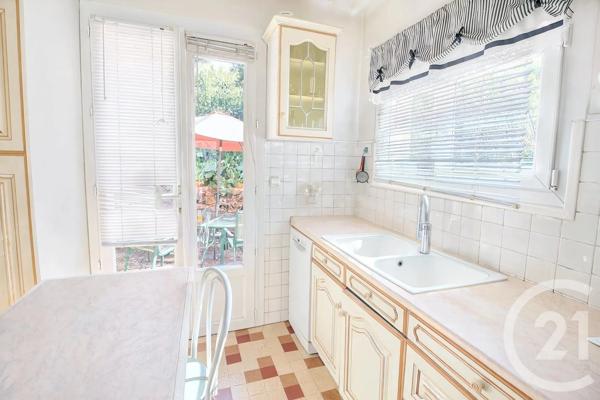 Maison à vendre  5 pièces - 132,99 m 2   CHATEAUNEUF GRASSE  - 06