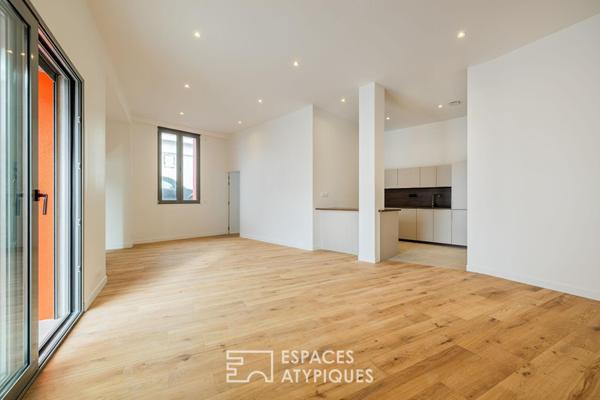 Lignes fifties et terrasse privée : un appartement contemporain au coeur de Royan