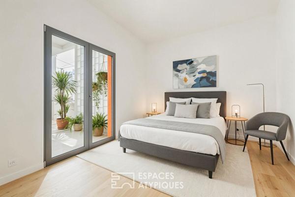 Lignes fifties et terrasse privée : un appartement contemporain au coeur de Royan