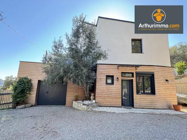 Vente                                                      Maison
                        
                     4 pièces                      72 m2                     à Santa-Maria-Siché