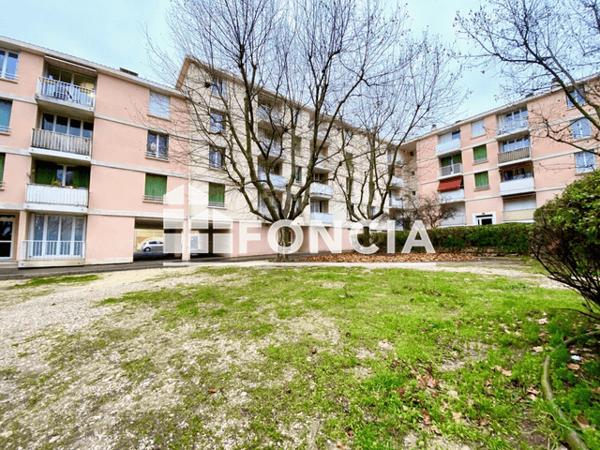 Location Appartement 4 pièces 65 m² - LE FOUQUET- CHEMIN PRE BATAILLE Vitrolles 13127