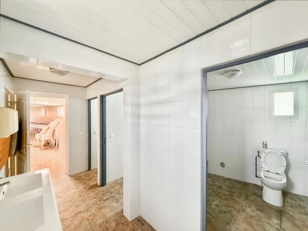 📣 À LOUER – Local commercial idéal professions libérales / activités spécialisées 📍 La Rivière Saint-Louis (97421), secteur Ouaki