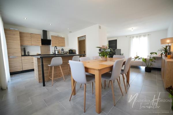 Maison
         5 pièces
        - 88 m² Exclusivité 229 900 €*