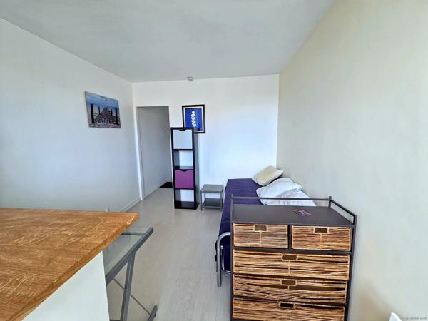 Beau studio meublé dernier étage