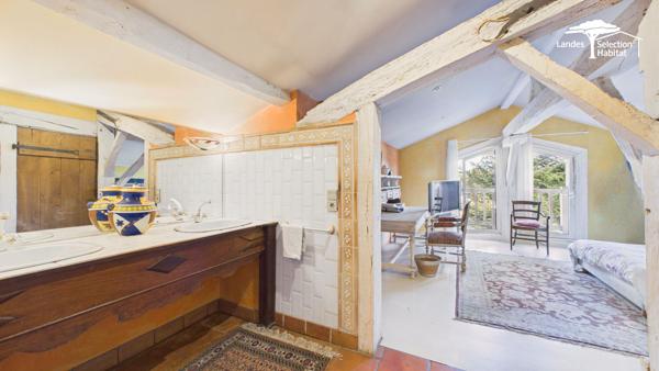Ensemble immobilier d'exception de 380 m² hab. , piscine, dépendances et revenus locatifs Riviere saas et gourby