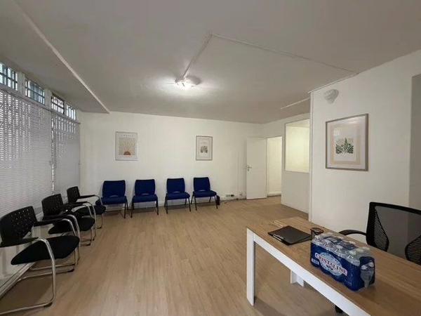 Location Bureau 65 m2 à Paris 15