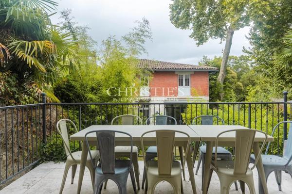 Saint Seurin – Hôtel particulier XIXe rénové avec dépendance