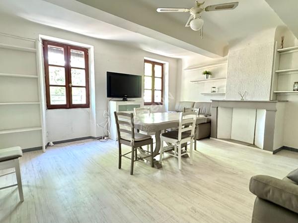 CABASSE. Centre ville. 2ème étage. Appartement T2/3