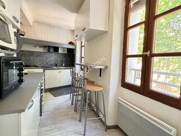 CABASSE. Centre ville. 2ème étage. Appartement T2/3