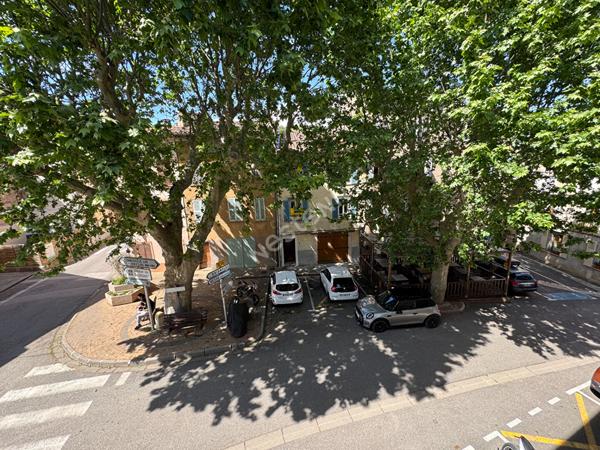 CABASSE. Centre ville. 2ème étage. Appartement T2/3