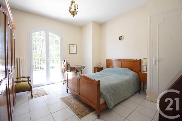 Maison à vendre  4 pièces - 136,85 m 2   VICHY  - 03