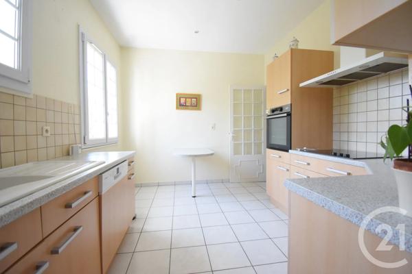 Maison à vendre  4 pièces - 136,85 m 2   VICHY  - 03