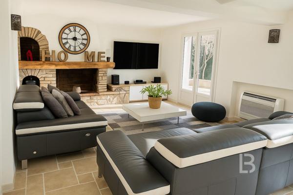 Villa familiale 6 pièces avec piscine chauffée sur terrain plat à Mougins